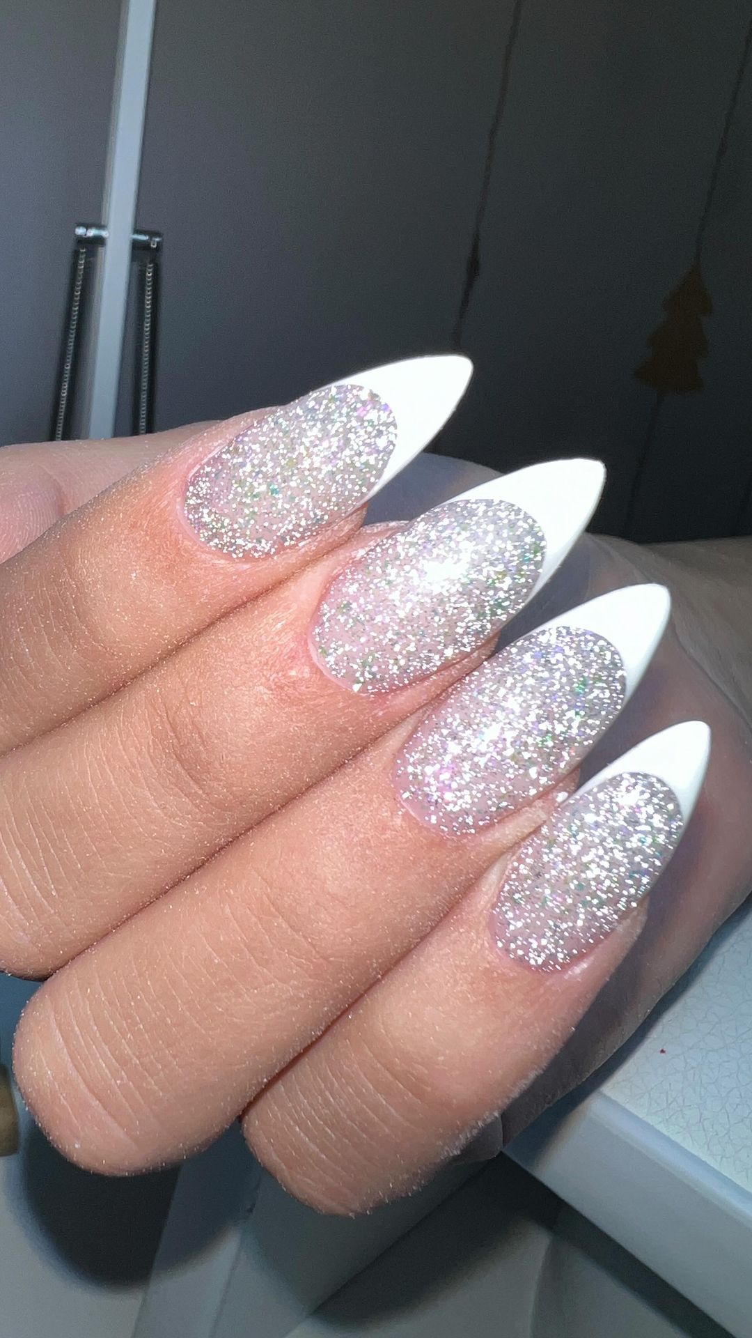 si_nails_ykt in LOOKY. #маникюр,#маникюрякутск,#гельлак,#наращиваниеногтей,#якутск,#аппаратныйманикюр,#педикюр,#педикюрякутск,#шеллак. В новогодней суете н...