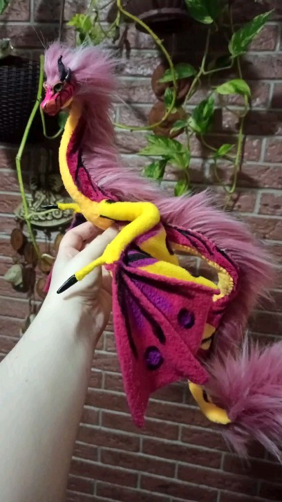 christina.sayvaris в LOOKY. #dragon,#wyvern,#commission,#handmade,#sewing,#fabric,#sequins,#unique,#ooak,#oneofakind,#doll,#poseableart,#poseableartdoll,#poseable,#poseabledoll,#fantasy,#art,#berlin,#fabricwings,#studio_fellkunst,#fellkunst,#studiofellkunst. Another amphie reall...