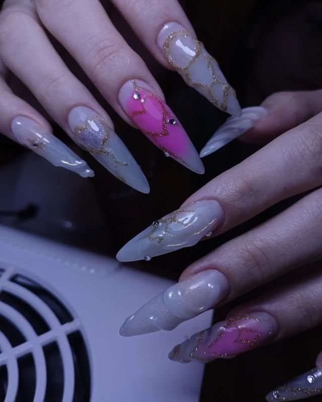 _nails.vik.ka_ в LOOKY. #матовыйманикюр,#маникюрслуцк,#слуцк,#слуцкманикюр,#светоотражающийгельлак,#стразынаногтях,#чувства,#мастерманикюра,#моделирование,#акварель. 💓🔥

#матовыйманикю...