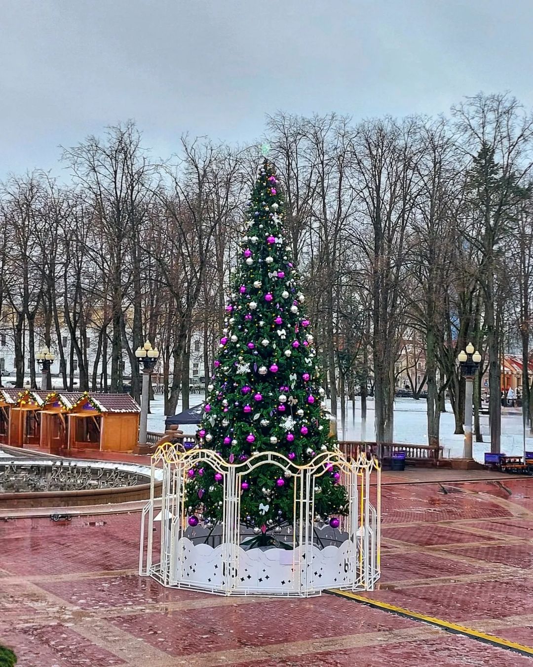 Очарование Рождества скрыто в числах!

Сегодня делюсь с вами нумерологической магией даты 25.12.2023. После сложения чисел получаем 17, а после уточнения – число 8. Число 8 в мире нумерологии – это ключ к материальному успеху, изобилию и благополучию. Он символизирует власть, управление и ответственность.

Согласно нумерологии, Рождество в этот день будет наполнено атмосферой изобилия, семейного счастья и заботы о благополучии близких. 💖

Дорогие друзья, пусть волшебство Рождества озарит ваш дом светом и теплом. С любовью и наилучшими пожеланиями в этот особенный праздник! 🎄🌟