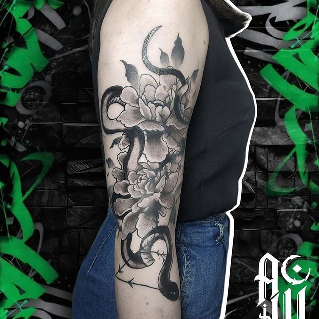 amberwest_tattoo в LOOKY. #tattoo,#tattooed,#тату,#tattooartist,#art,#inked,#татуировка,#tattoolife,#татуировки,#татуэскиз,#Калининград,#ТатуМастерКалининград,#Калининградтату,#Татукалининград,#традик,#традиционныетату,#чёрныетату,#татуроссия,#татуспб,#блекворк,#татусанктпетербург. Частичное перекрытие...