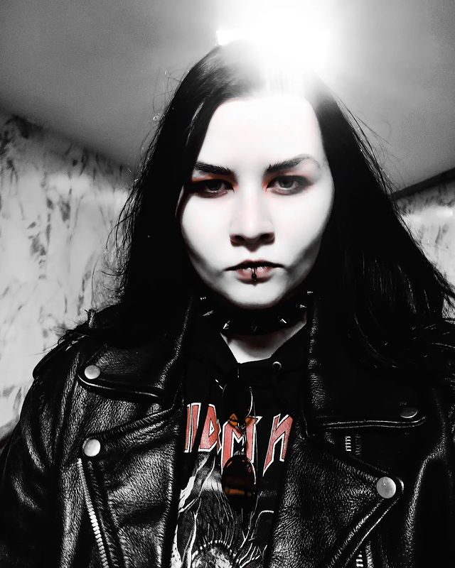 bella666bornswood в LOOKY. #metalhead,#todestriebe,#nachtblut,#cradleoffilth,#robzombie,#blackmetal,#concert,#metal,#black,#dark,#horror,#totalschwarz,#darkmetal,#deathmetal,#likeit,#loveit,#blackheir,#longheir,#vanitas,#vampire,#fireveryoung,#demon,#shark,#owl,#bellabornswood,#makeup,#photographer,#blooddrive. Oh yeah!I'm the Evil...