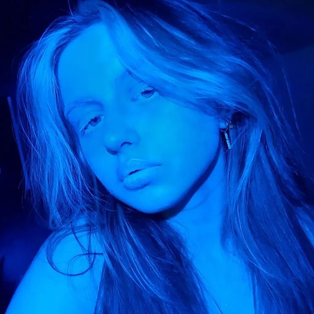 _sad_rabbit_ в LOOKY. . null