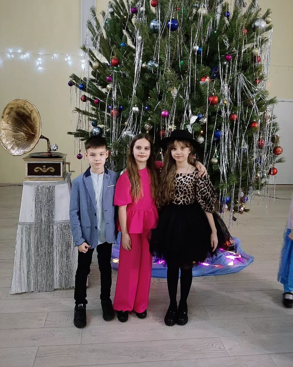v.kozyaeva in LOOKY. . Школьная ёлка 🎄 
#А...