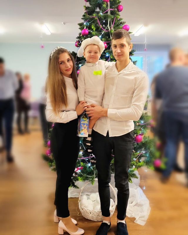 22_konstantin_22 в LOOKY. #первыйутренниквсаду🎄🎅🎁,#нашмаленькийзайка🐰,#новыйгодкнаммчится🎅,#островецдети#счастливывместе. Первый утренник у на...