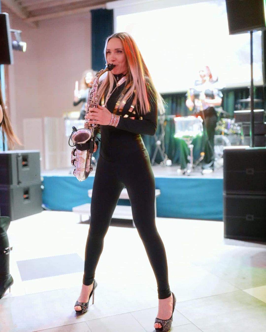 kristina_tis_sax_player в LOOKY — фото 4