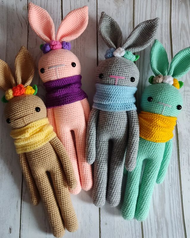 nastenochka.milaya в LOOKY. #игрушкикрючком,#амигуруми,#ручнаяработа,#handmade,#детям,#игрушки,#подарок,#подарокребенку,#Барнаул,#крючком,#пряжа,#игрушкиназаказБарнаул,#игрушкиназаказ,#игрушкивналичии,#игрушкиручнойработы. Эти милые зайки поко...