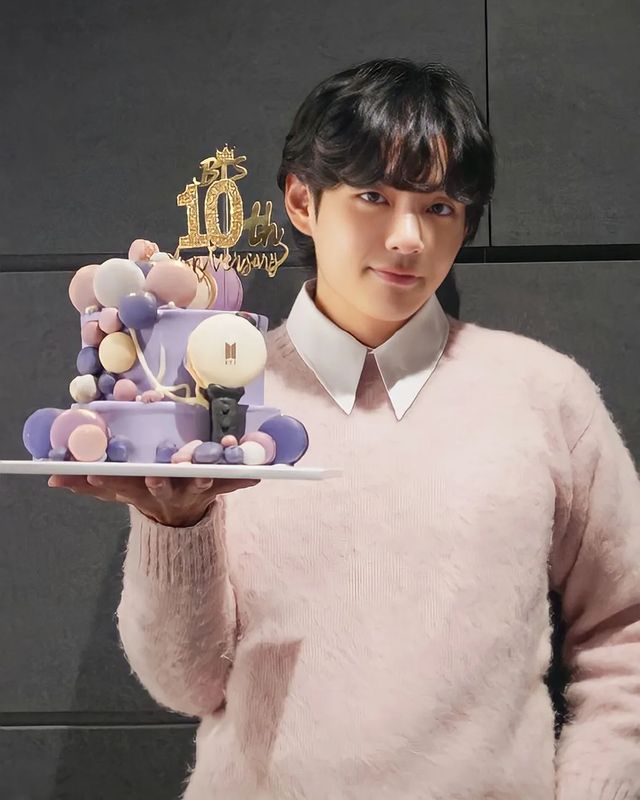 stars_touch в LOOKY. #방탄소년단,#bts,#btsarmy,#bighitmusic,#thv,#taehyung,#taelove,#taehyung🍒,#tae,#vbts,#kimtaehyung,#kimtaehyungbts,#happybirthdaykimtaehyung,#happybirthdaytaehyung,#happytaeday,#happytaehyungday,#btsworld,#btsipurpleyou,#bangtansonyeondan,#bangtanboys,#btsforever. 🎉🎉 231230 💜🎂💜🎉...