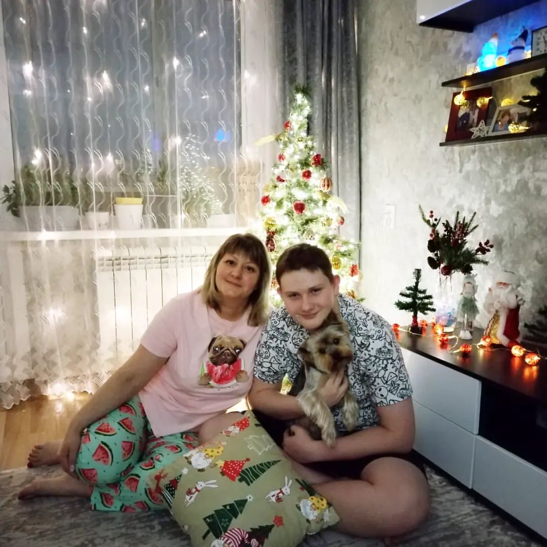 Этот год для нас с сыном оказался тяжёлым...... ушёл рано из жизни наш близкий человек, муж, отец.  Как бы тяжело не было, жизнь продолжается, нужно находить силы и жить дальше. Искренне верю, что всё будет хорошо!!!!