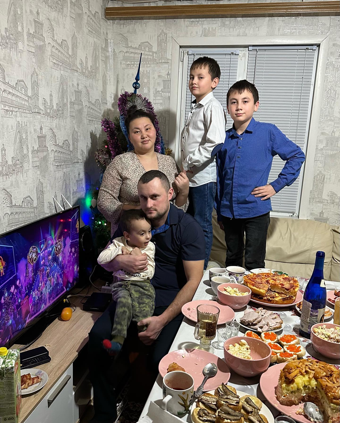 gorodnichev_live in LOOKY. #2024,#сновымгодом. С Новым годом , доро...