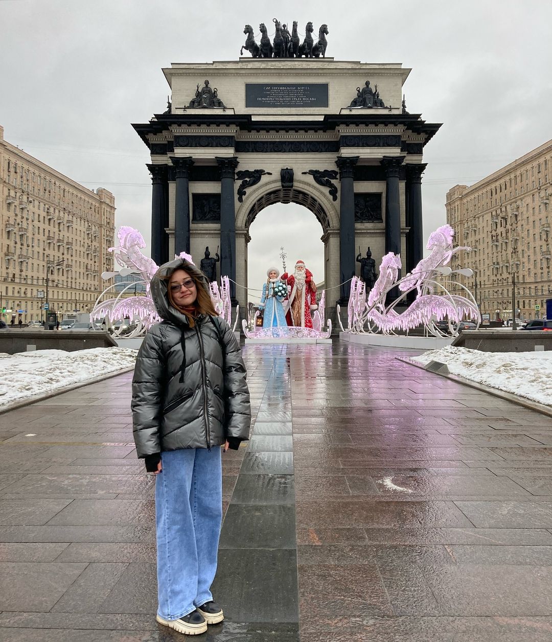 yuliya.apple in LOOKY. #newyear,#годдракона,#мирумир,#счастьевмелочах,#блог,#минипутешествие,#москва,#триумфальнаяарка,#lifeblog,#lovelife,#followｍe. С Новым годом!
Мира,...