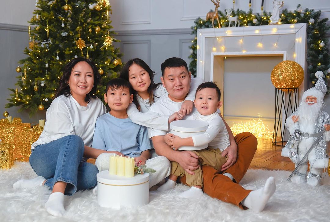 С Наступившим новым 2024 годом!🥳🎄 
.
.
Желаю, чтобы этот год подарил много поводов для радости и счастливых моментов. Пусть сбудутся заветные желания, пусть во всех делах вам сопутствует удача!💫✨
.
.
.
Фото: @koral_photostudio ❤️❤️❤️