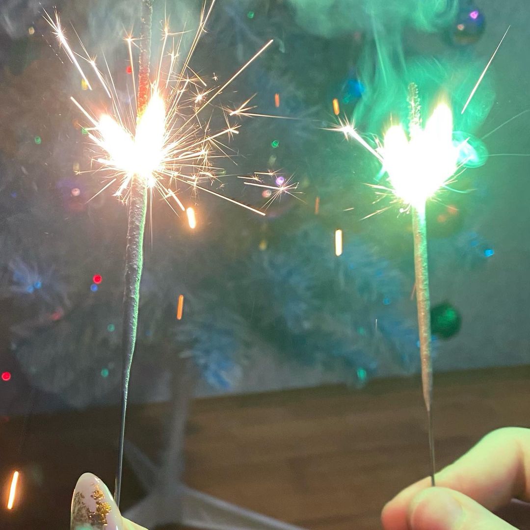 xiwji in LOOKY. . 🎆🎄🎉🍾✨