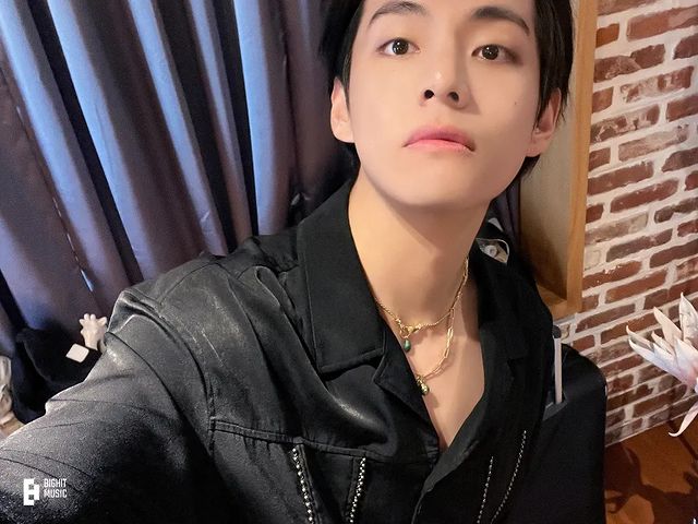 _life_goes_on_with_bts_ в LOOKY. #방탄소년단,#bts,#btsarmy,#bighitmusic,#thv,#taehyung,#taelove,#taehyung🍒,#tae,#vbts,#kimtaehyung,#kimtaehyungbts,#happybirthdaykimtaehyung,#happybirthdaytaehyung,#happytaeday,#happytaehyungday,#btsworld,#btsipurpleyou,#bangtansonyeondan,#bangtanboys,#btsforever. 💜🎂💜 2023 TAEHYUNG...