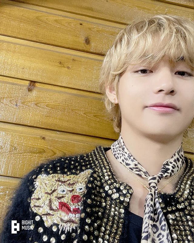 _life_goes_on_with_bts_ в LOOKY. #방탄소년단,#bts,#btsarmy,#bighitmusic,#thv,#taehyung,#taelove,#taehyung🍒,#tae,#vbts,#kimtaehyung,#kimtaehyungbts,#happybirthdaykimtaehyung,#happybirthdaytaehyung,#happytaeday,#happytaehyungday,#btsworld,#btsipurpleyou,#bangtansonyeondan,#bangtanboys,#btsforever. 💜🎂💜 2023 TAEHYUNG...