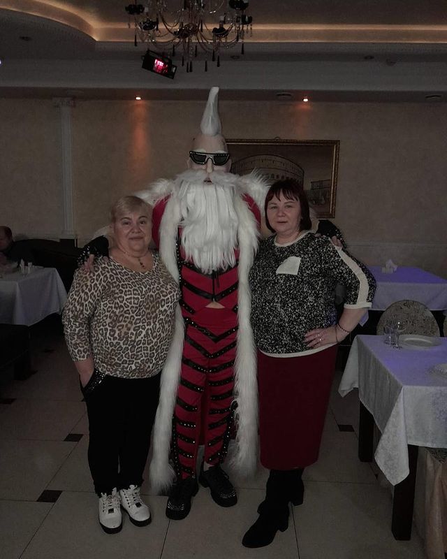 mishka_novgorod_nn в LOOKY. #новыйгод,#санта,#нн,#mishka_novgorod_nn,#. Рокер Санта🎅 повесе...