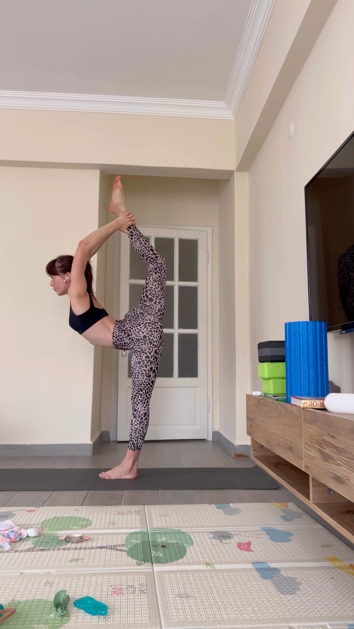 galinakisand в LOOKY. #contortion,#splits,#шпагат. Задача - выпрямить з...