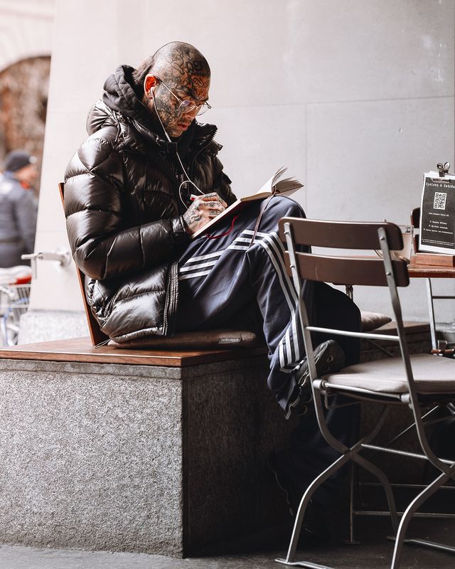 pasharocket в LOOKY. #streetphotography,#tattoo,#Bern,#swissman,#headtattoo,#facetattoo. Крайне душевный паре...