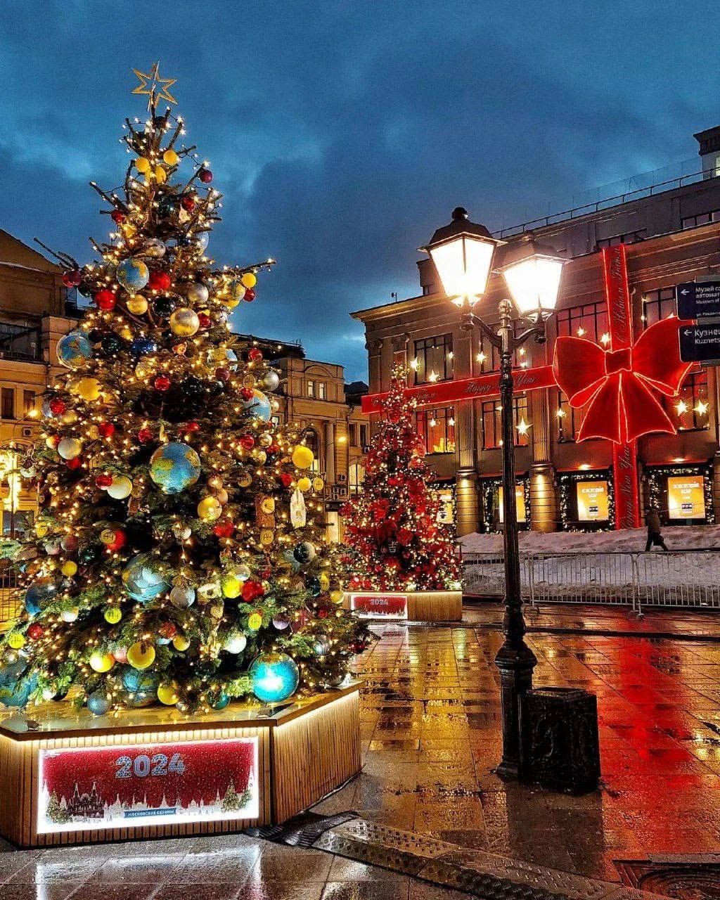 paracelsiya_art в LOOKY — С Рождеством 🎄 , Москва !! 
@moscow_official 
@moscow__blog