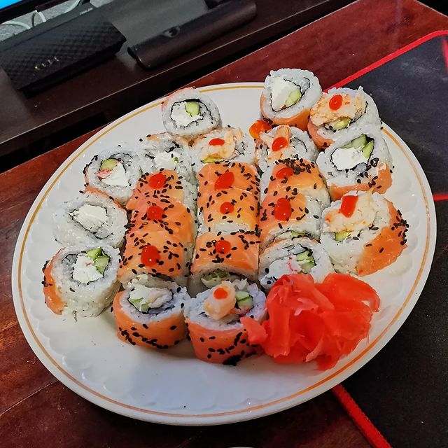 stonedbullfinch в LOOKY. #sushi,#sushilovers,#foodporn,#food,#likesforlike,#like,#followforfollowback. Приготовил вкусняшку...