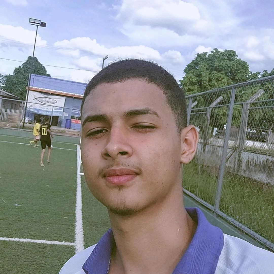 "O barco  balança pra ver quem fica ou pula !