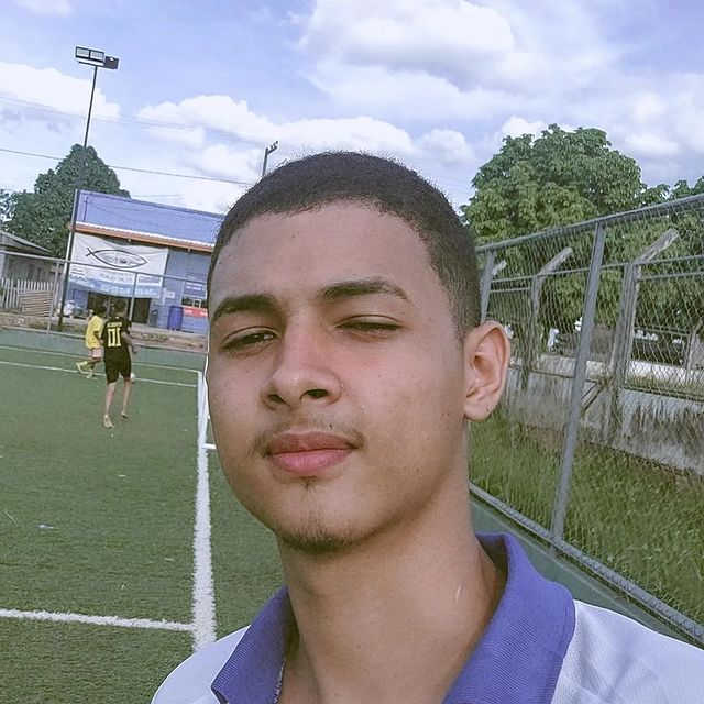 Mickael Oliveira в LOOKY. . "O barco  balança pr...