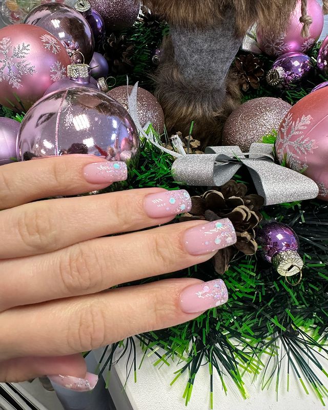 olga_palchiki в LOOKY. #маникюр,#педикюр,#укреплениеногтей,#гель,#гельлак,#покрытиегелем. Новогодний маникюрчи...