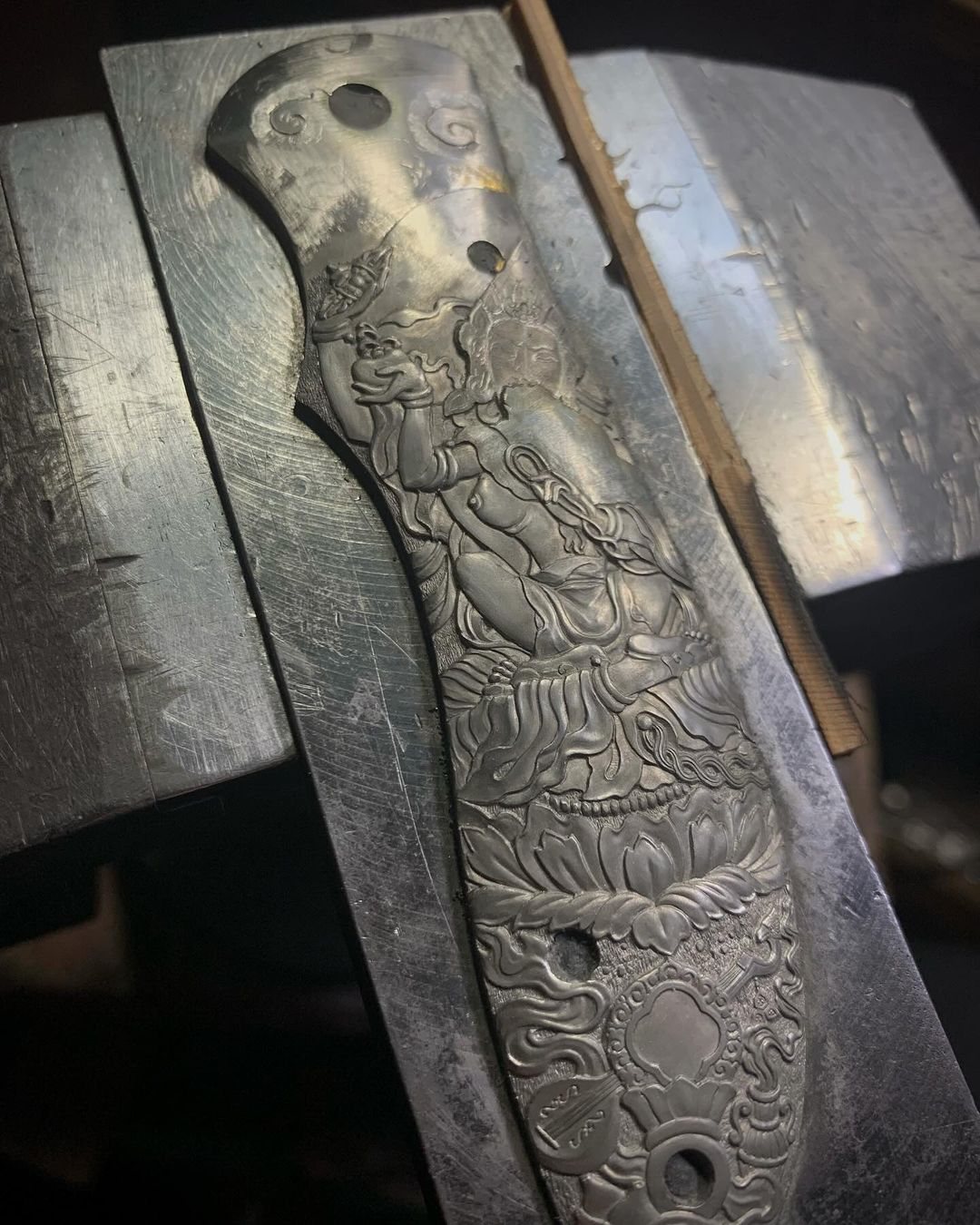 andreikisurin в LOOKY — Ручная граверовка, нержавеющая  сталь,  железная камасутра, 