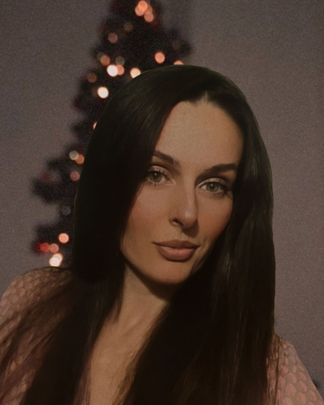 А ещё можно выложить новогоднее фото? С моей скоростью улитки, следующий пост будет весной😅

Праздничные дни завершились, но у меня вообще очень странный Новый год, не могу сказать, что весело встретила, но вроде и неплохо👌🏼Но самое главное, что в этот Новый год я даже не готовила Оливье😱, мне было максимально непривычно, на Старый Новый год исправилась😂

Я не заметила выходных и праздников, тк 1 числа все равно подъем был в 8 утра. Малышне в любом случае нужно готовить нормальную еду😊 В общем, с режима не сбилась вообще, лишнего не наела и в целом, прошло как-то незаметно всё…но я думаю это временно, ещё годик-два потерпеть и всё нормализуется или я привыкну к такому режиму😅💭

Делитесь как прошли праздники у вас?😊
