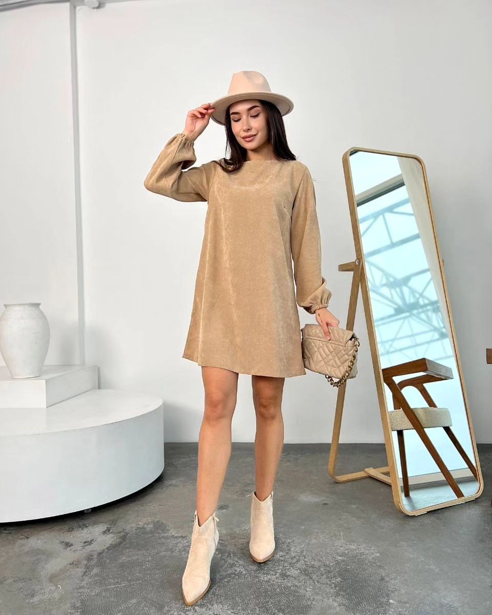 Новинка 🎄
Платье
Модель 155
Ткань: микровельвет
Размер: 42-44, 46-48, 50-52
Цвет: хаки, черный, беж
Цена: 460 лей

Базовое платье свободного кроя с объемными рукавчиками 💖
