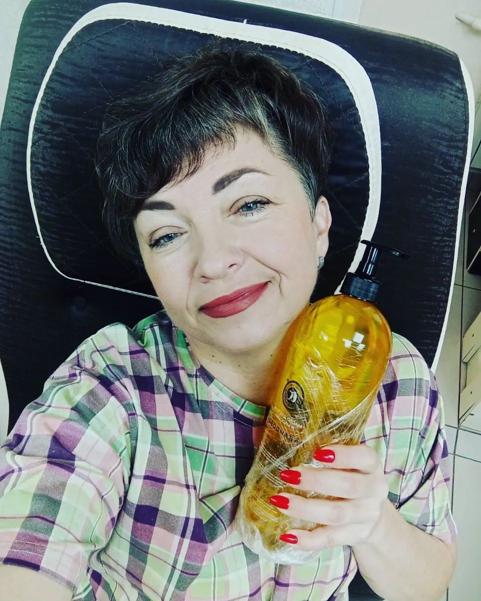 Год назад я задумалась о том, чтобы начать оказывать услуги массажа людям, не своим, родным, подружкам, а посторонним людям.

Но я никогда не работала руками, всегда на интеллектуальных направлениях! А тут.. руками... 

Я была в смятении... Я очень люблю делать массаж, свой, неповторимый, деликатный, энергетический..

И вот я делаю расклад. Каковы перспективы моей затеи на три месяца? И карты, мягко говоря, ложатся не очень какие ...

Как так то?!

Я расстроилась, но против вселенной всё-таки пошла.

Дела в салоне с массажем шли не очень, хотела было даже бросить, но я помнила тот расклад. И в один прекрасный момент я подумала, так, ну окей, не сейчас, а в течение полугода как пойдут дела???

И вот тут карты вышли повеселее! А спустя время и спрос на массаж увеличился!

Вот так иногда на один и тот же вопрос, но с разными сроками запроса, Вселенная даёт совершенно разный ответ!

Массажем я занимаюсь и по сей день ✨✨✨

А ТАРО, как путеводитель, как навигатор - просто волшебный потрясающий инструмент 🔥😉❤️

#тароистории