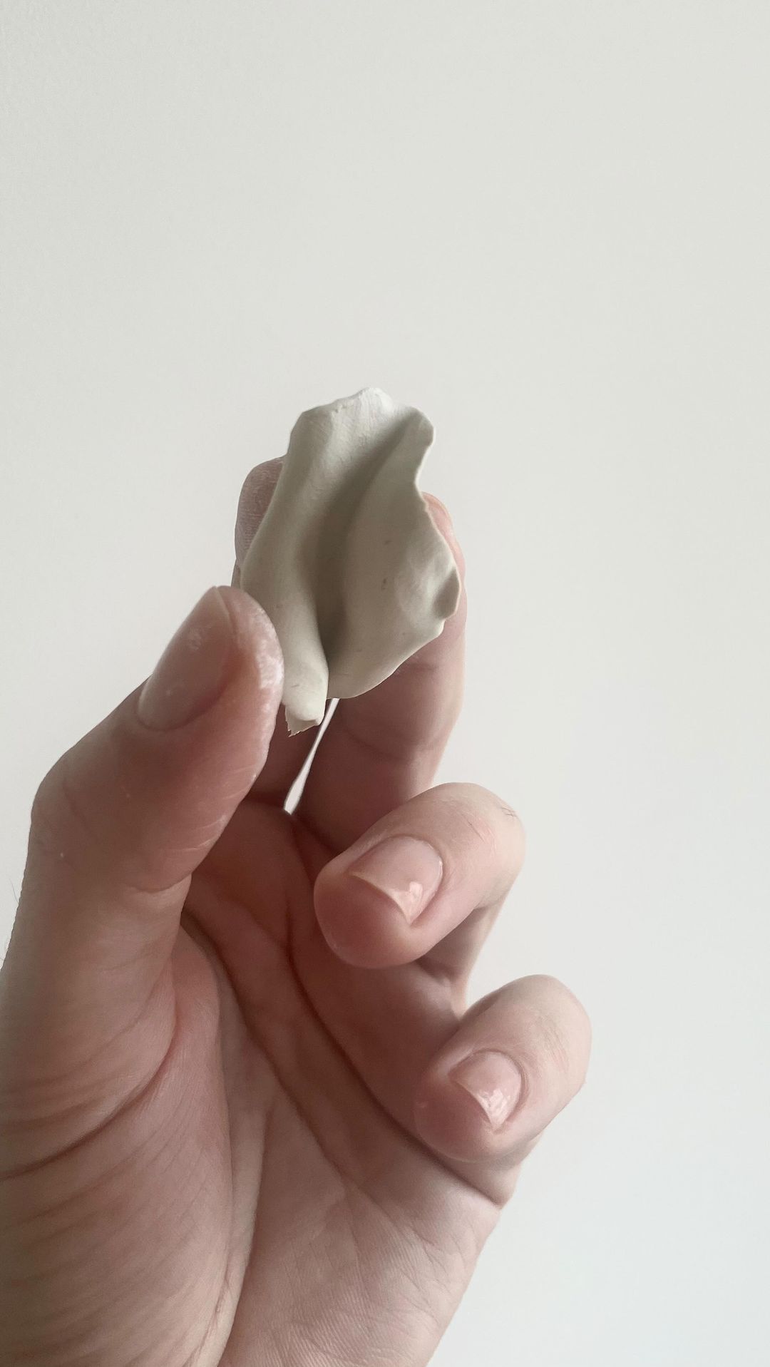 Ksenia • Visual artist в LOOKY. #porcelainartist,#porcelainatelier,#beloeatelier,#porcelainpetal,#ательефарфора,#фарфорист,#буднифарфориста,#фарфоровыйлепесток. • белое ателье •
.
....