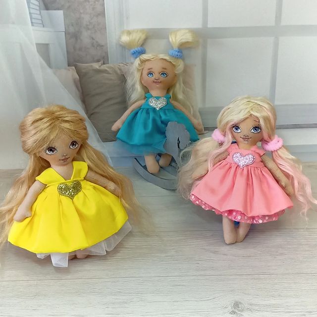 irina_gasniko в LOOKY. #куклавладошке,#текстильнаякукла,#кукласодеждой🤲. Три сестрицы под окн...