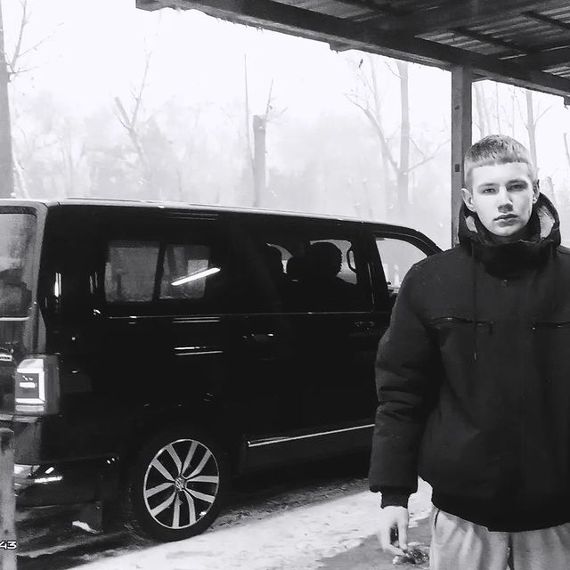 otmorozok_10_region в LOOKY. . Едет чёрная машина а...