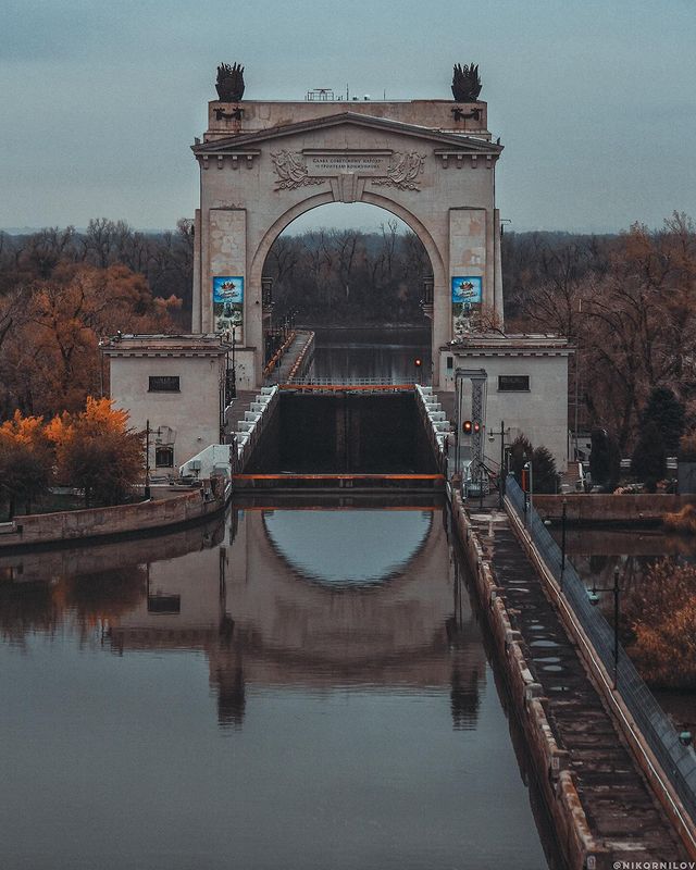 nikornilov в LOOKY. #волгоград,#эстетикаебеней,#русскаятоска,#шлюз,#россия,#россиябезнас,#русскиедворы,#россиядлягрустных,#фотодляроссии,#путешествияпороссии,#наследиессср,#экзистенциальнаяроссия,#эе,#волгодонскойканал,#russia,#russiawithoutus,#postsoviet,#socmod,#socmonumentalart,#sovietarchitecture,#urbexphotography,#brutopolis,#socheritage,#archilovers,#architecture,#monument,#socarchitecture,#ussr,#volga. 📸 Первый шлюз Волго...