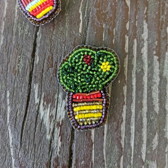 rukami_mary в LOOKY. #брошиMary_SY#рукоделие#handmade#etsy#броши#брошиизбисера#красотасвоимируками#наширукинедляскуки#творение#творюивытворяю#кактусы#кактус#лето#мексика#cactus#mexico#summer#творим#делаемброши. Ещё один малыш) 

#б...