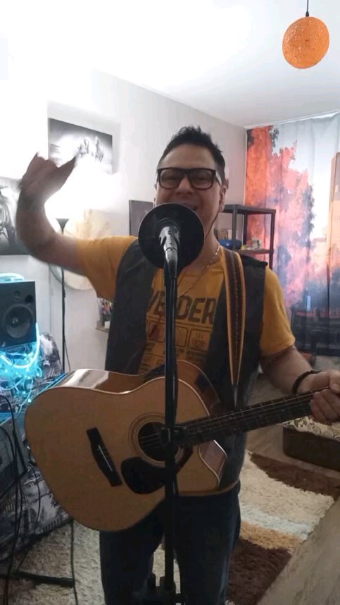 jony_trombon в LOOKY. #JONYTROMBON,#ДЖОНИТРОМБОН,#JONY,#ДЖОНИ,#voice,#певец,#НовыйГод,#Позитива,#Trombone,#ВотКакМогу. #JONYTROMBON #ДЖОНИТ...