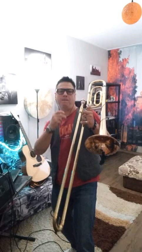 jony_trombon в LOOKY. #JONYTROMBON,#ДЖОНИТРОМБОН,#JONY,#ДЖОНИ,#voice,#певец,#НовыйГод,#Позитива,#Trombone,#ВотКакМогу. #JONYTROMBON #ДЖОНИТ...
