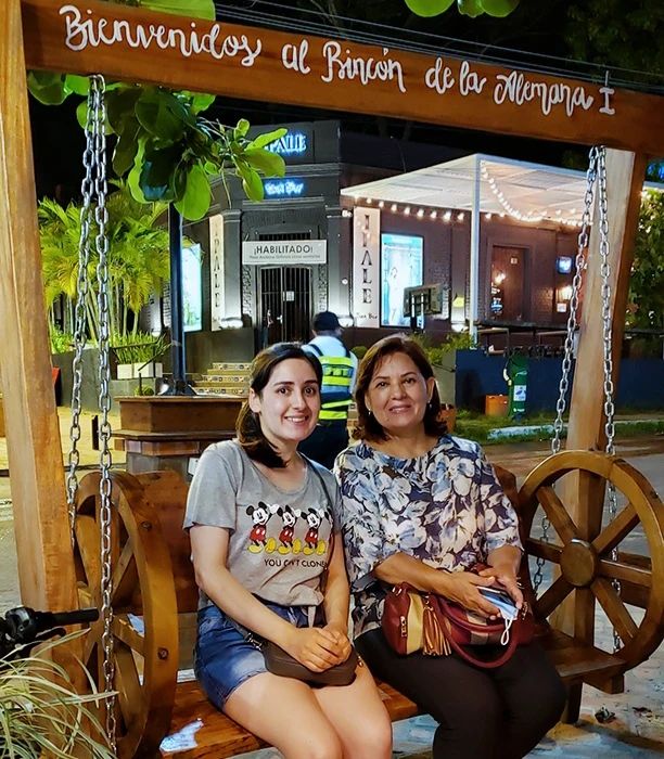 elenae082100 в LOOKY — #TBT con mamá @gladysbenitez60 en San Ber ❤💜💙💚💛🧡 Temazo