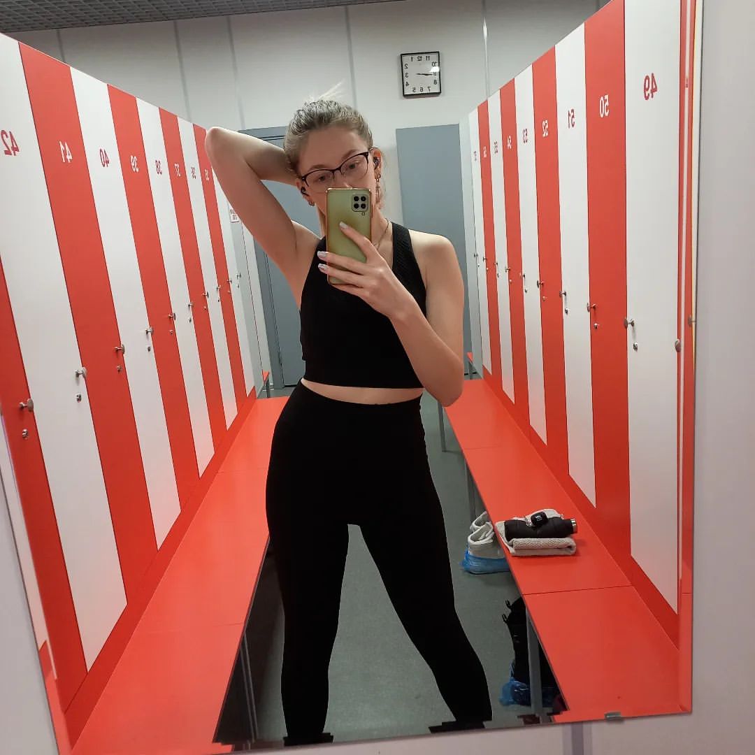 Потренировалась на все 200%😅
Час в зале и ещё  час стречинг 🤪🥵