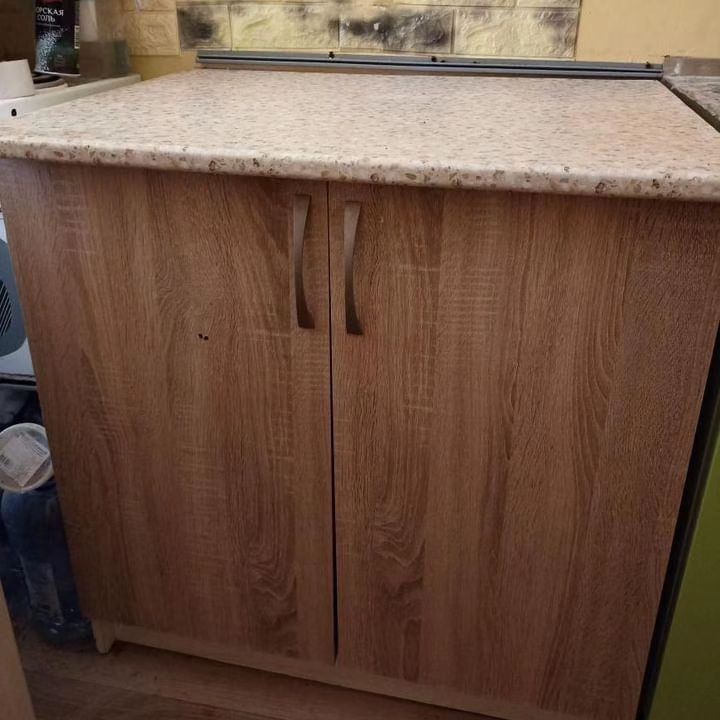 Продам два кухонных шкафа. 1000 р за каждый. Самовывоз. 89242590859
