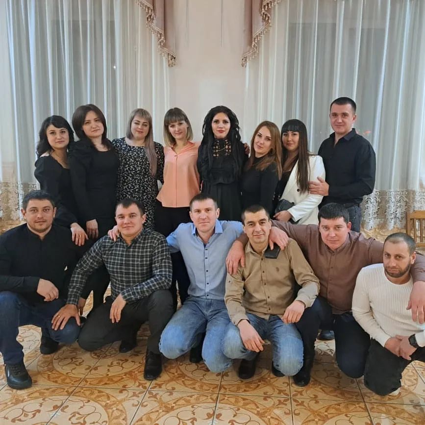 Вечер встречи выпускников 2009 года.
Я то с ними училась только с 1 по 5 класс, но они для меня все родные. Отлично посидели 👍👍👍