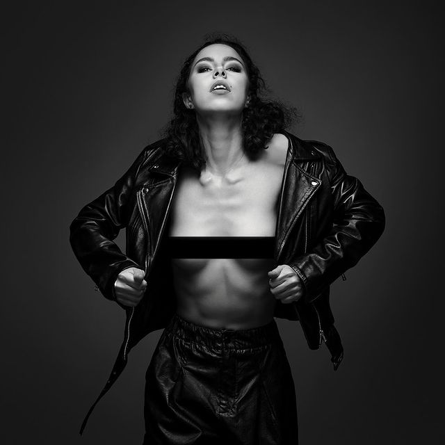 ivan_kremniov_ в LOOKY. #blackandwhite,#portrait_vision,#portraiture,#модель,#photoshoots,#naked_girl,#naked_girl_shoutouts,#erotica,#eroticart,#фотографмосква,#модельмосква. …

#blackandwhite 
#...