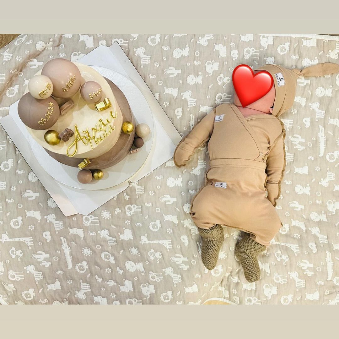Айхал Егорович 1 ыйын бэлиэтээбиппит 3.02.24 
Ыалдьыттарбар махтал🥰❤️😘🙌🏻 
#моилюбимыеженщины 
#мальчикумесяц
#золотоймальчик
#шлаккиймальчик
#люблюбезумно❤️ 
#анемподистовыэтомы❤
