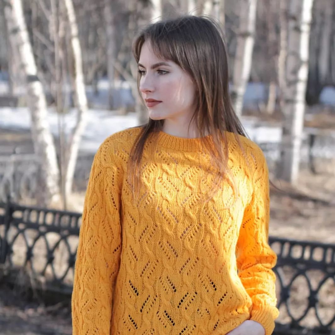 С этим джемпером участвовала в конкурсе у @dasha_vyazunchik. Заняла 9-е место по итогам голосования жюри и 2-е место среди зрительских симпатий. Спасибо Даше за вдохновение! Обязательно свяжу что-нибудь ещё по её схемам!