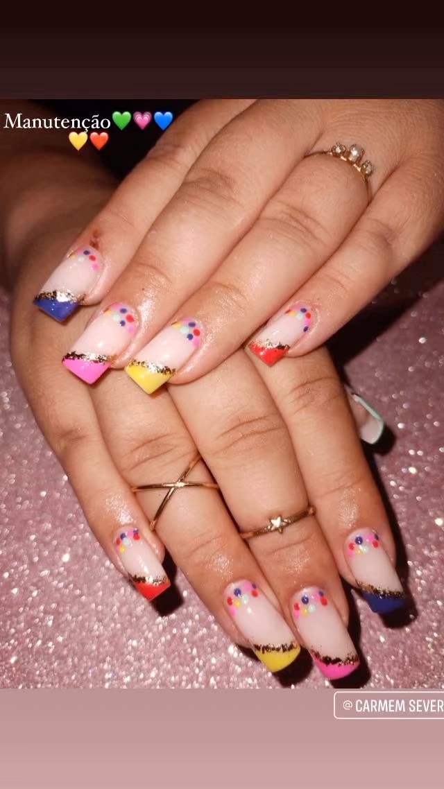 raquelbrazdesignerdeunhas in LOOKY. . Manutenção 💚💙💗💛❤...