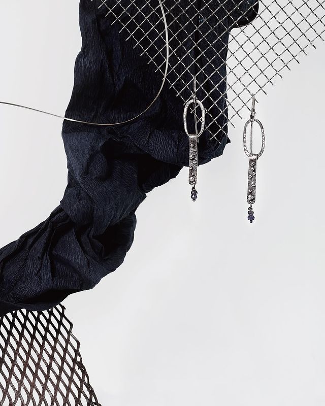 photoxonika в LOOKY. #photojewelry#handmadejewelry#chotingjewelry#photographerobjects#predmetka#subjectphotographer,#stilllifephotography#предметныйфотографмосква#предметка#съемкадлямаркетплейсов#съемкаювелиркимосква#украшенияручнойработы#серебряныеукрашениямосква#хендмейдукрашения#съемкаукрашений#левитацияфото#просветкурс#курспросвет#photooxonika#oxonikaphoto. Съемка украшений руч...