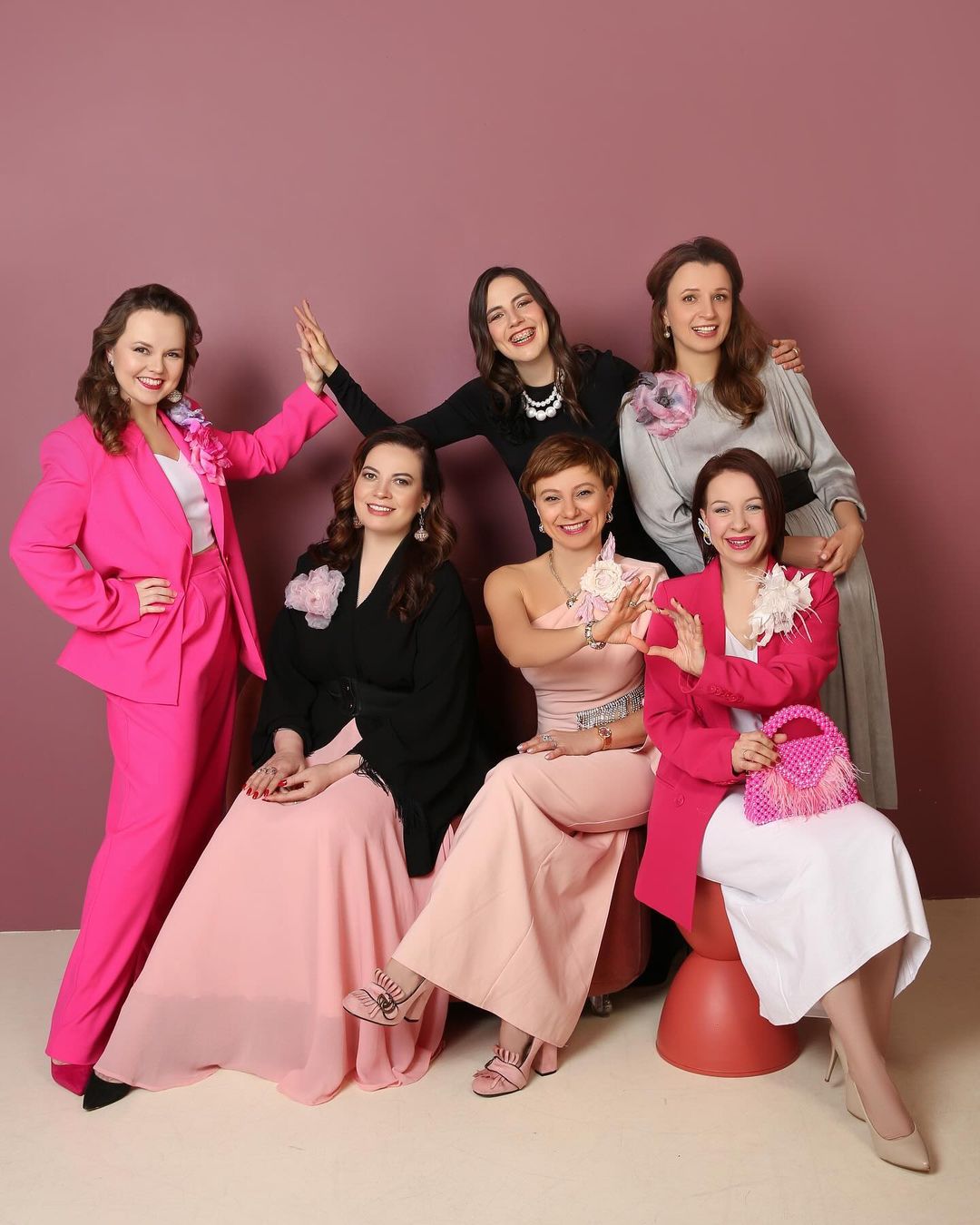 Спасибо @fedyantseva.elina и @formularukodeliya за то, что собрала всех нас на одном фото!
Такой красивый проект будет на новой выставке! Приходите на Формулу в начале марта!