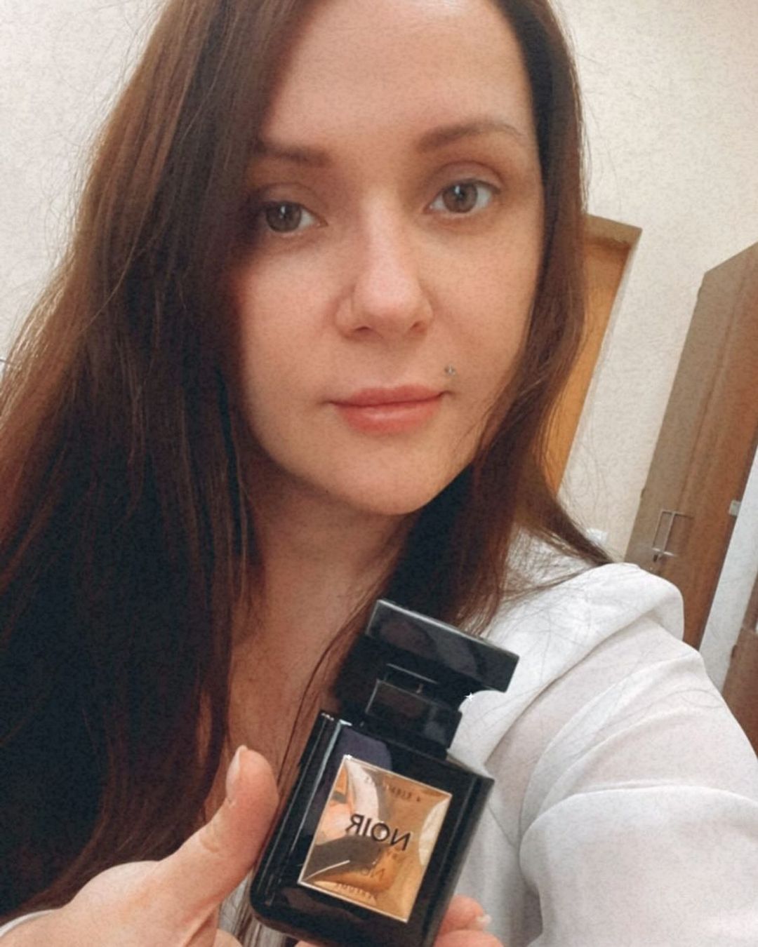 Почему я продвигаю духи от компании ESSENS 🌺
⠀
1️⃣Потому что люблю их и пользуюсь сама
⠀
2️⃣Потому что люблю помогать людям экономить 
⠀
3️⃣Потому что люблю получать приятные отзывы довольных клиентов (99% положительных отзывов) 
⠀
4️⃣Потому что это мое хобби - работа 💰😊Мое детище, которое развиваю с нуля! 
⠀
Если ты ещё не пробовала наши ароматы, готова помочь в выборе парфюма.♥️