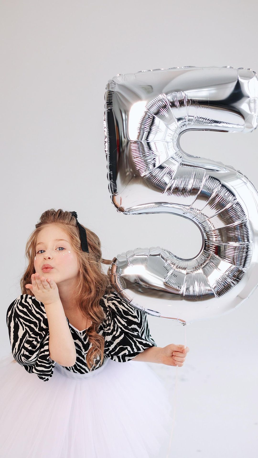 kira_gasanalieva в LOOKY. #кирагасаналиева,#kiragasanalieva,#сднемрождения,#5лет,#happybirthday#нашикираитимур,#какрастетнашакира,#красота,#модныедети,#красивыефото,#детскаямода,#девочкамодель,#инстадети,#красивыедети,#рекламадети,#портфолио,#ребенокмодель,#модныйлук,#babylook,#fashion,#models,#style,#modelkids,#instamodel,#babymodel,#photo,#bestphoto. Да, простят меня наш...